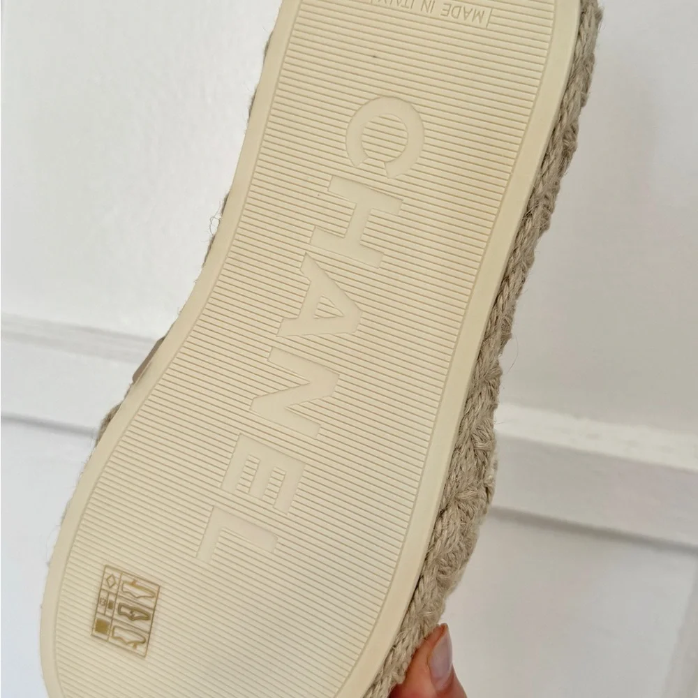 CHANEL Natural Beige Braided Mesh Pouch with Gold Logo Zip - Picture 6 of 6